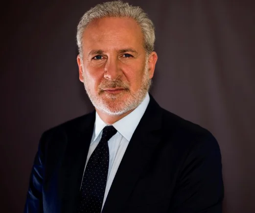 Peter Schiff portrait symbolizing his 2025 prediction favoring gold over Bitcoin in market performance