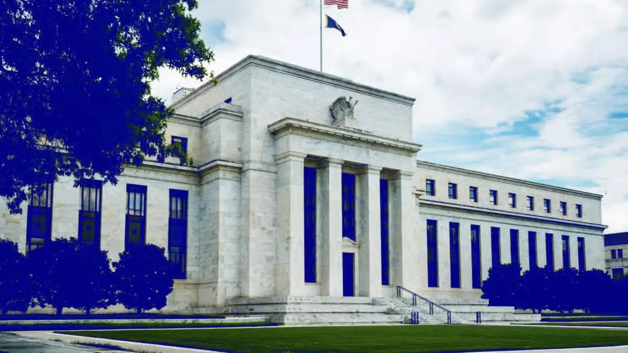 US Federal Reserve building representing stablecoin regulation in the US and financial oversight of digital assets