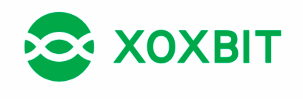 Green and white XOXBIT logo featuring a circular icon with a DNA-style wave pattern, used for the XOXBIT crypto platform review