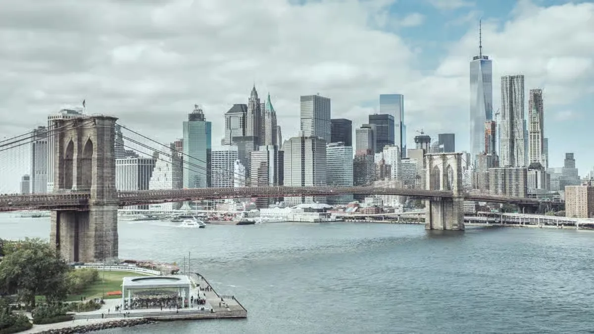 New York City skyline with the Brooklyn Bridge representing the report on NY Attorney General Letitia James warning that the Clarity Act could weaken states' ability to pursue fraud cases.