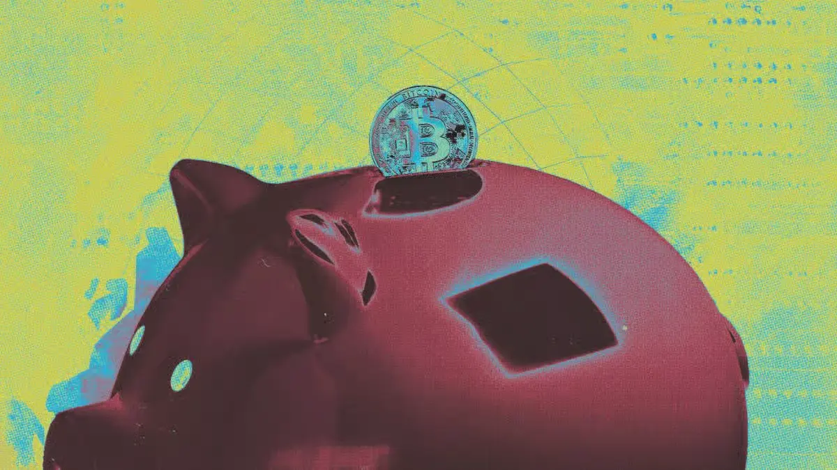 Bitcoin savings represented by a piggy bank with a Bitcoin coin