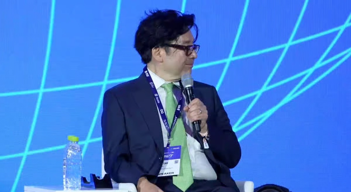 Crypto conference speaker discussing cryptocurrency technology on stage